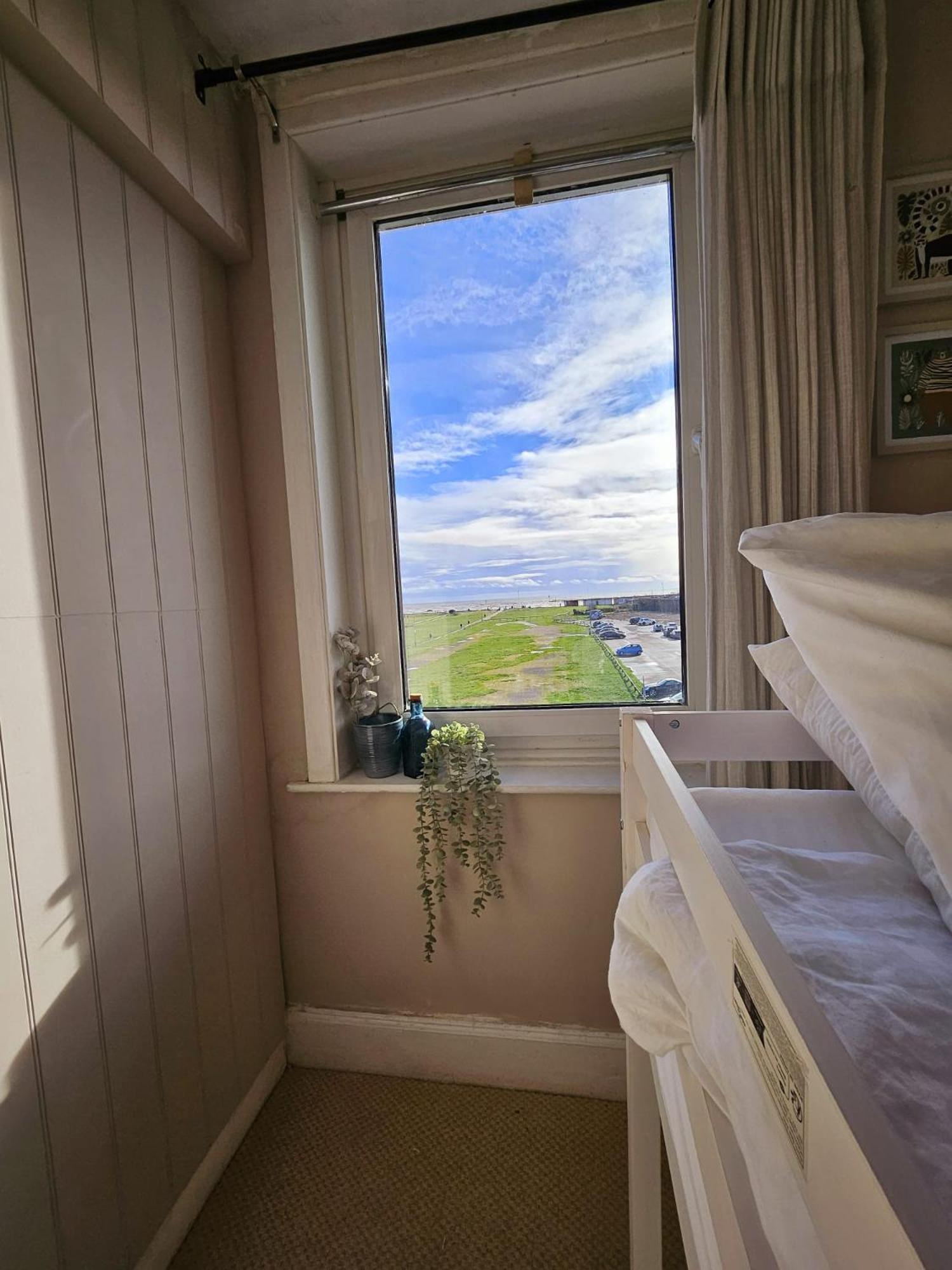 Seaview 2 Bedroom Apartment 리틀햄튼 외부 사진