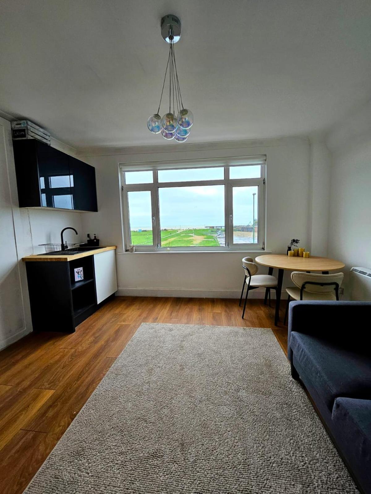 Seaview 2 Bedroom Apartment 리틀햄튼 외부 사진